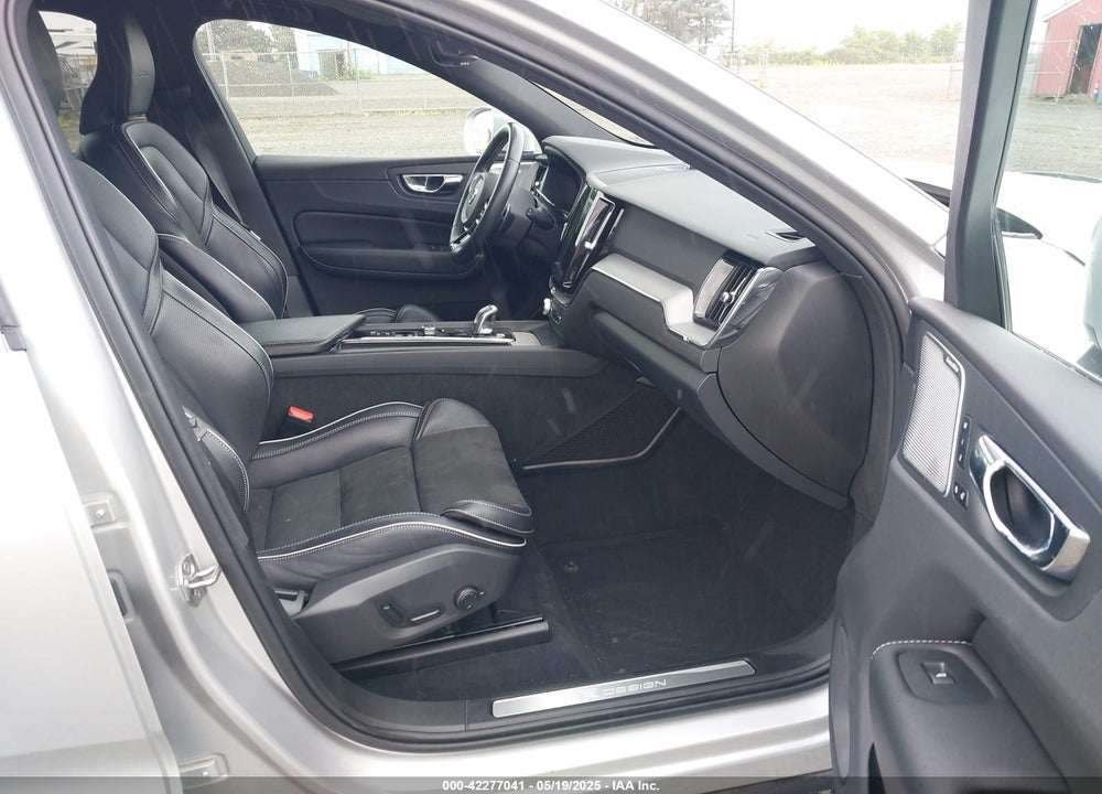 2019 VOLVO XC60 VIN: LYVBR0DMXKB238794