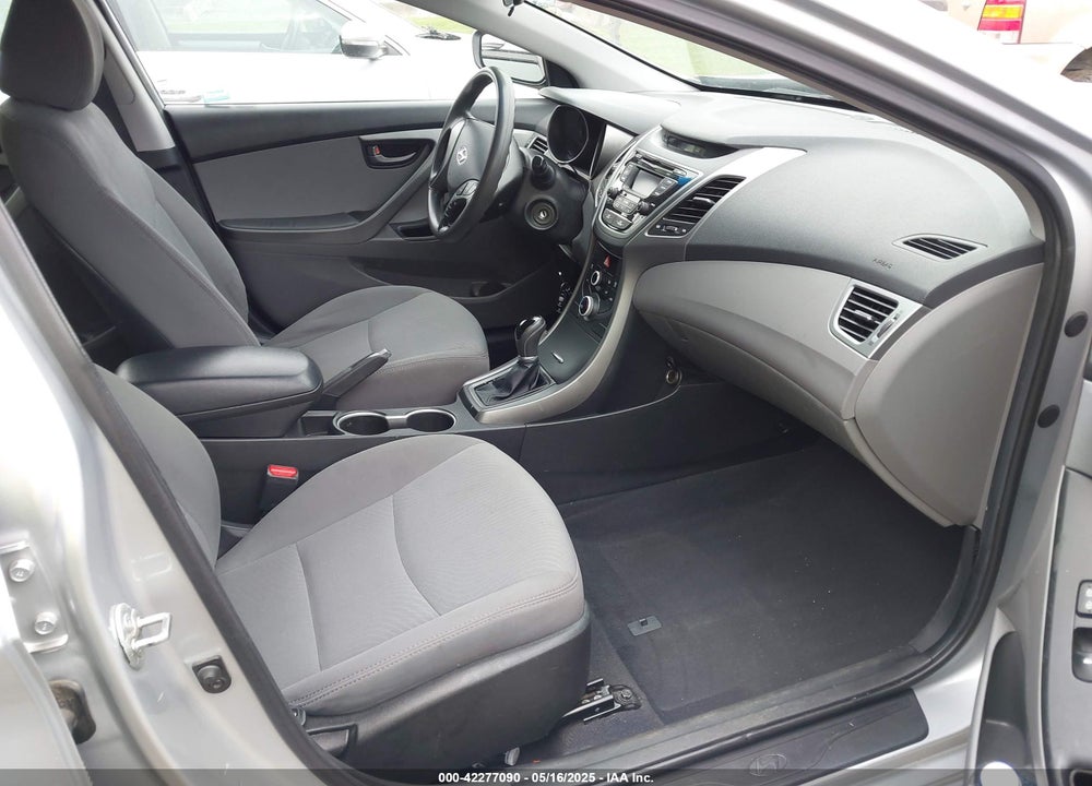 2014 HYUNDAI ELANTRA SE VIN: 5NPDH4AE7EH462402