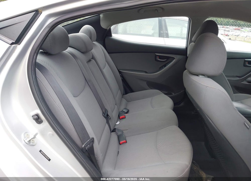 2014 HYUNDAI ELANTRA SE VIN: 5NPDH4AE7EH462402