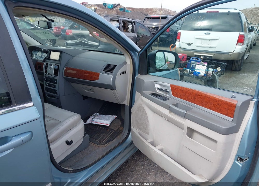 2009 CHRYSLER TOWN & COUNTRY VIN: 2A8HR54189R607171