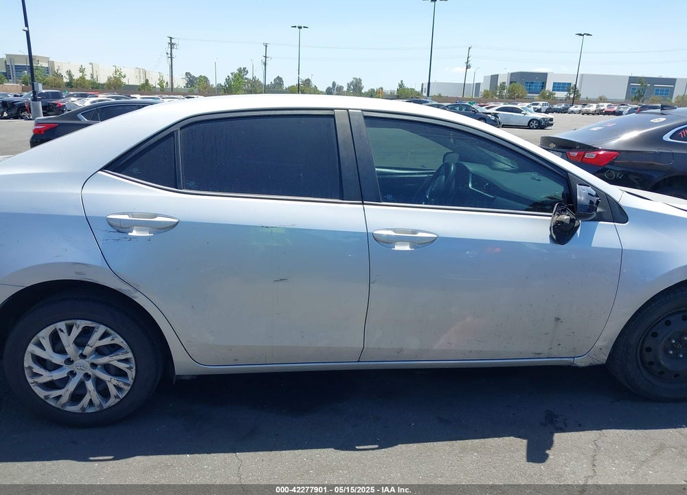 2018 TOYOTA COROLLA LE VIN: 5YFBURHE0JP791820