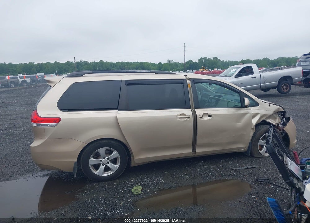 2013 TOYOTA SIENNA LE V6 8 PASSENGER VIN: 5TDKK3DC6DS279952