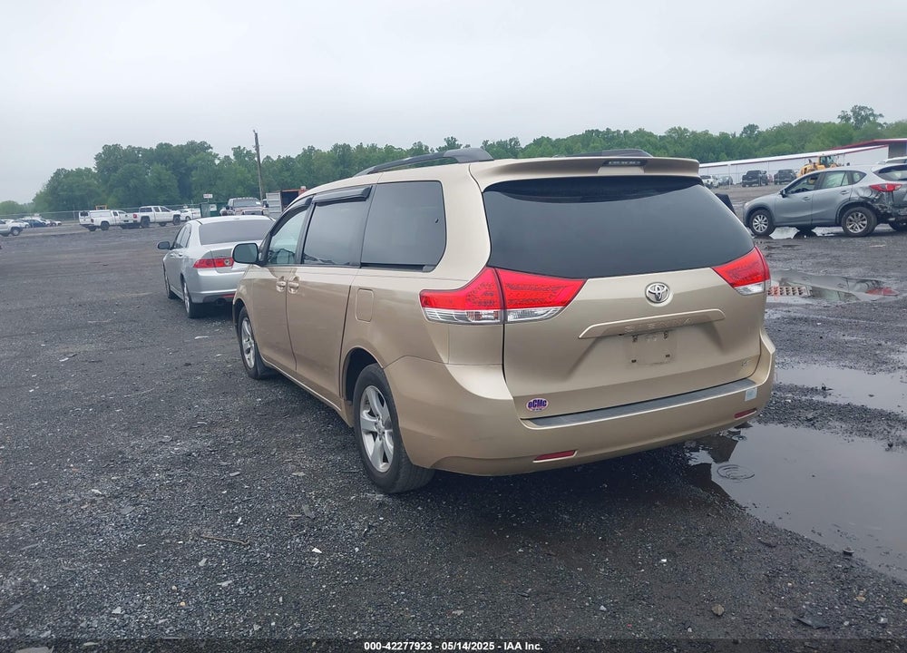 2013 TOYOTA SIENNA LE V6 8 PASSENGER VIN: 5TDKK3DC6DS279952