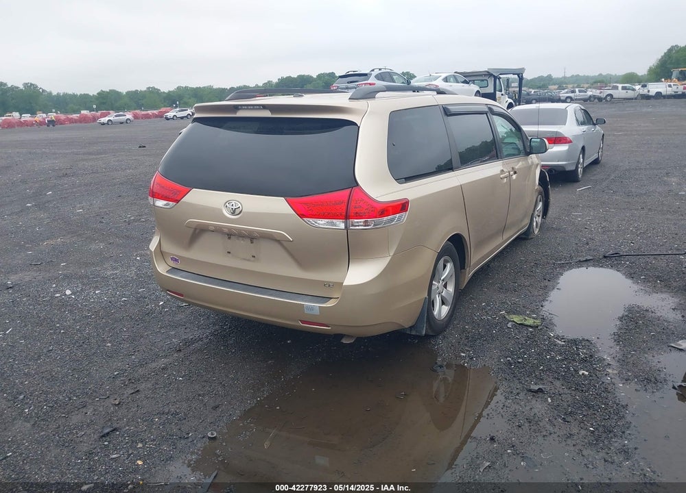 2013 TOYOTA SIENNA LE V6 8 PASSENGER VIN: 5TDKK3DC6DS279952