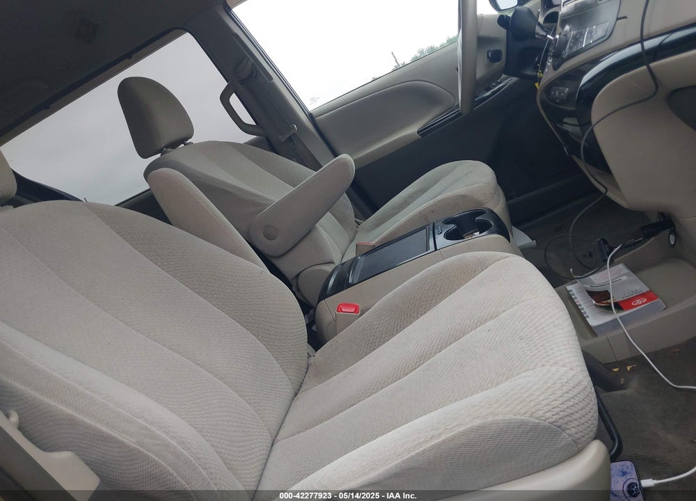 2013 TOYOTA SIENNA LE V6 8 PASSENGER VIN: 5TDKK3DC6DS279952