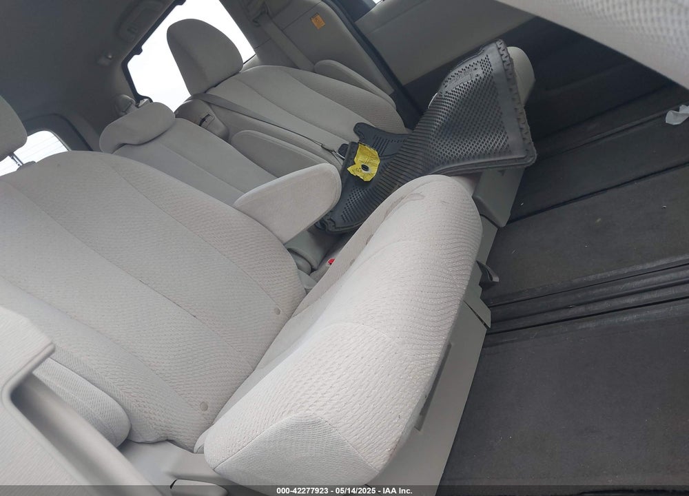 2013 TOYOTA SIENNA LE V6 8 PASSENGER VIN: 5TDKK3DC6DS279952