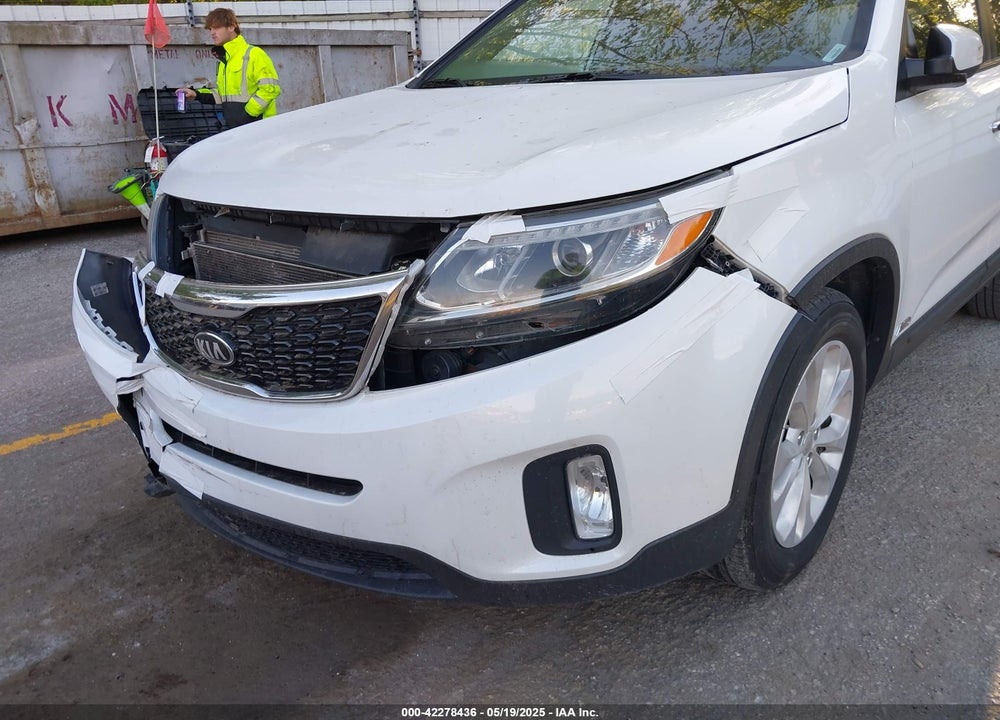 2014 KIA SORENTO VIN: 5XYKUDA73EG543425