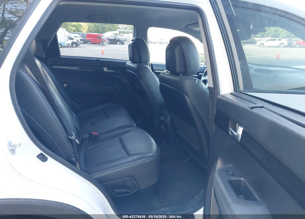 2014 KIA SORENTO VIN: 5XYKUDA73EG543425