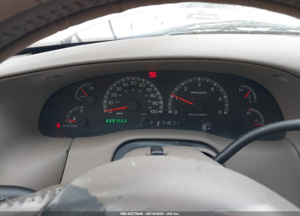 2002 FORD F-150 LARIAT/XLT VIN: 1FTRW076X2KC33939