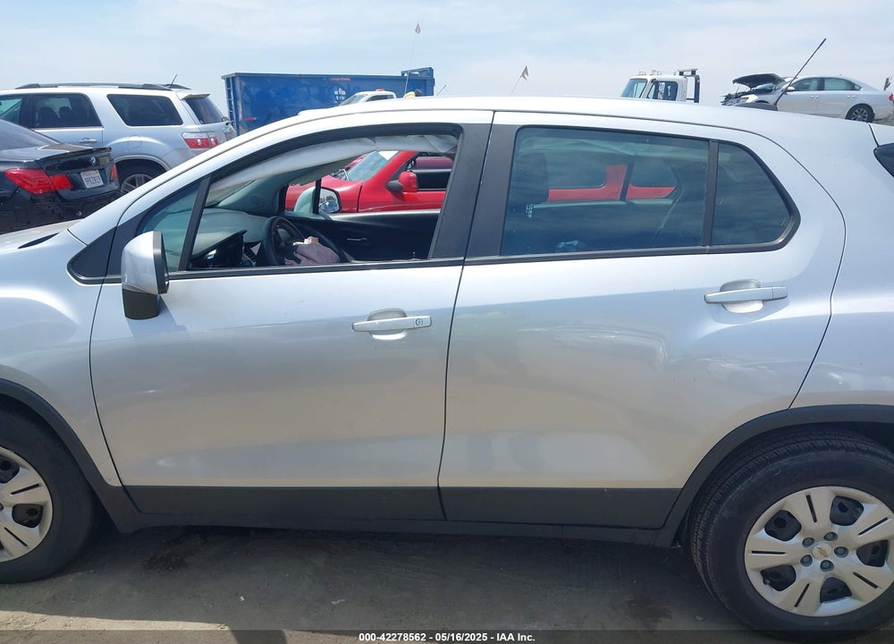 2018 CHEVROLET TRAX LS VIN: KL7CJKSB8JB593694