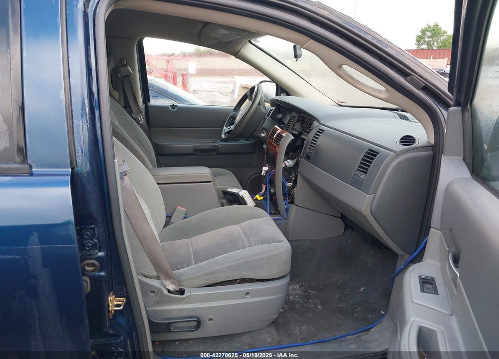 2005 DODGE DURANGO SLT VIN: 1D4HB48D55F571759