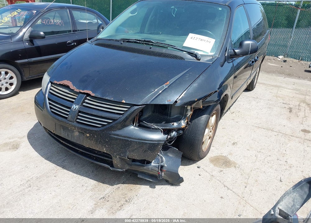 2005 DODGE GRAND CARAVAN SXT VIN: 2D4GP44L35R498670
