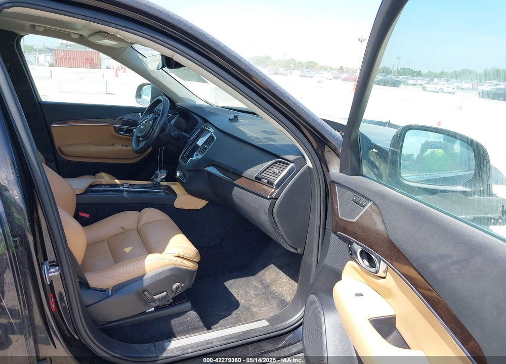 2016 VOLVO XC90 T6 MOMENTUM VIN: YV4A22PK6G1029537