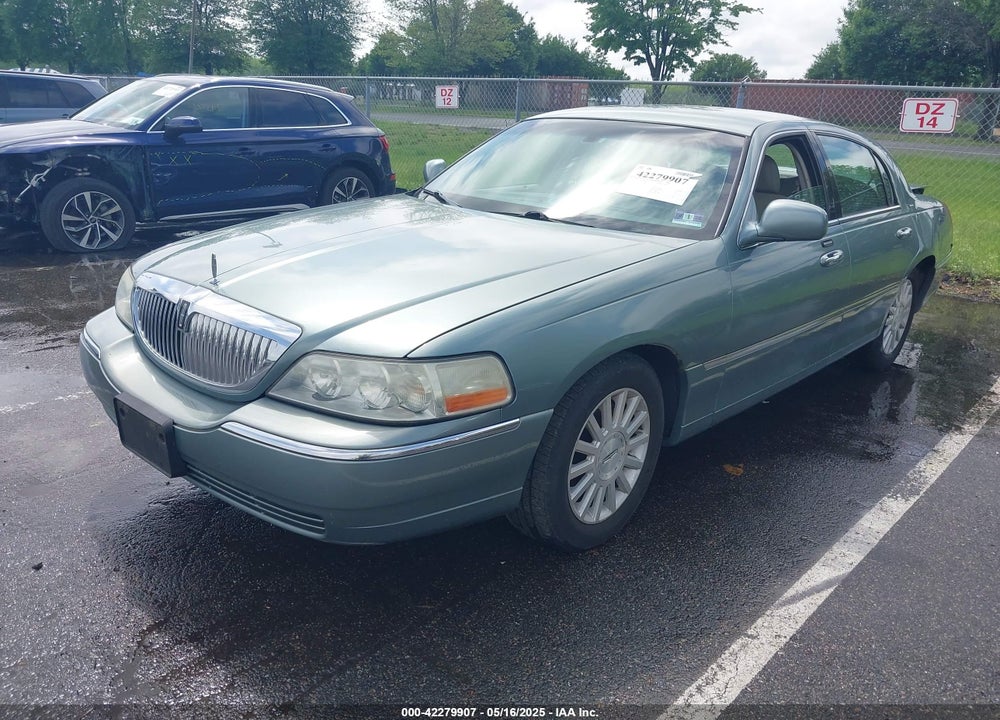 2004 LINCOLN TOWN CAR SIGNATURE VIN: 1LNHM81WX4Y616283