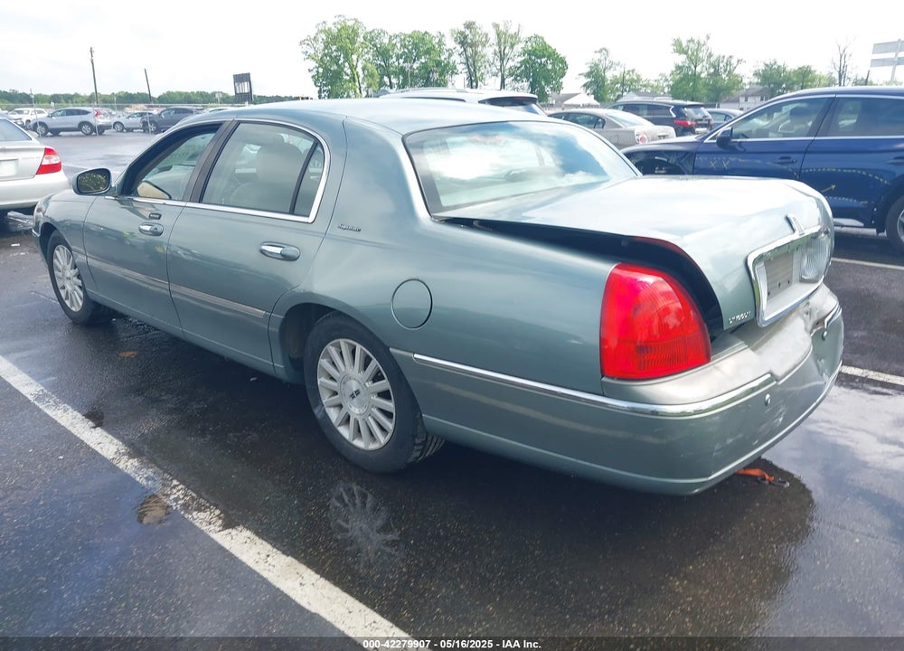2004 LINCOLN TOWN CAR SIGNATURE VIN: 1LNHM81WX4Y616283
