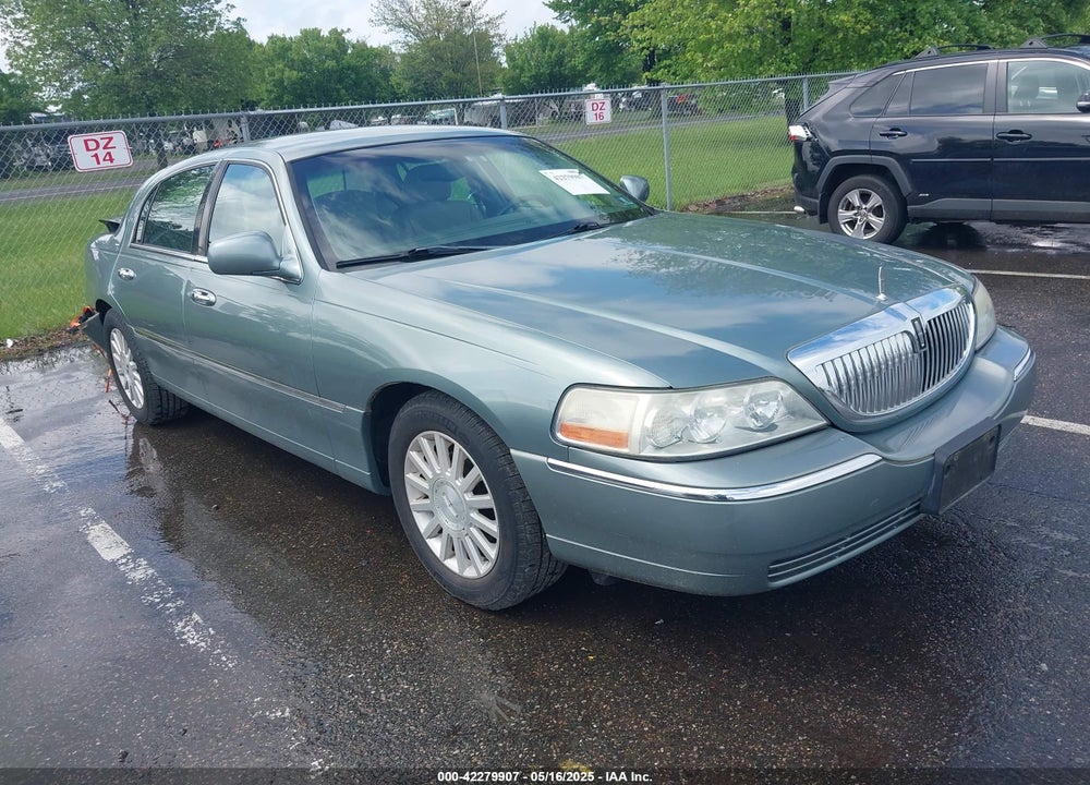 2004 LINCOLN TOWN CAR SIGNATURE VIN: 1LNHM81WX4Y616283