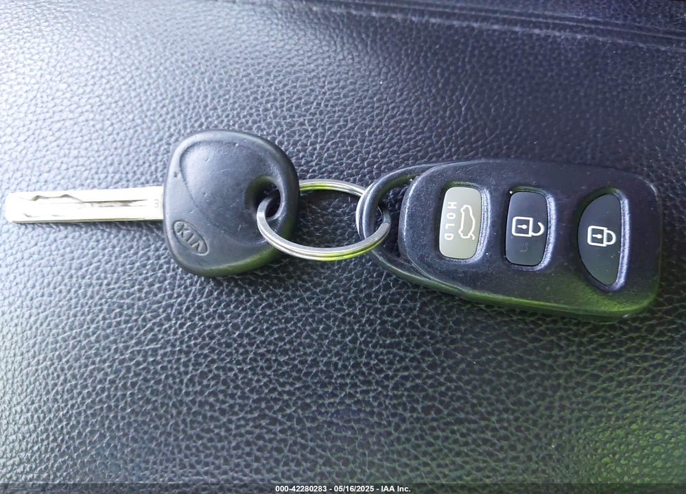 2011 KIA OPTIMA VIN: KNAGM4A77B5152866