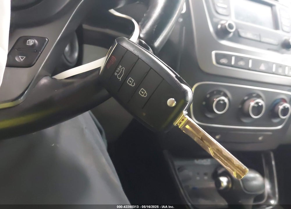2015 KIA SORENTO LX VIN: 5XYKTCA66FG583066