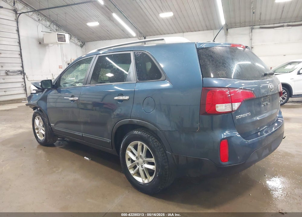 2015 KIA SORENTO LX VIN: 5XYKTCA66FG583066
