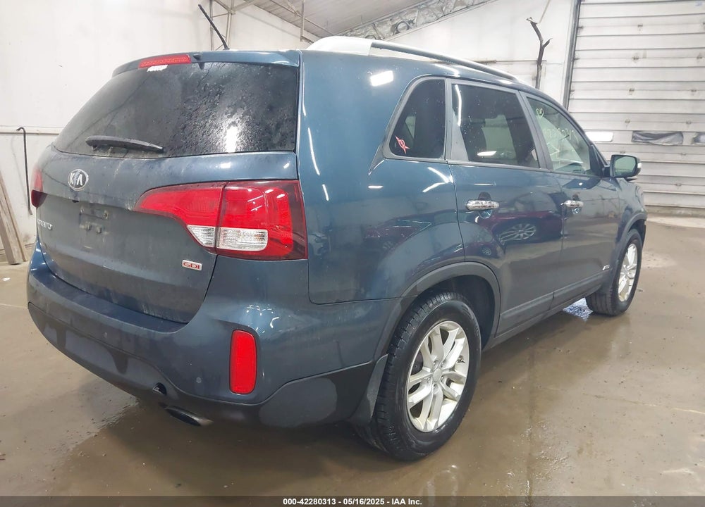 2015 KIA SORENTO LX VIN: 5XYKTCA66FG583066