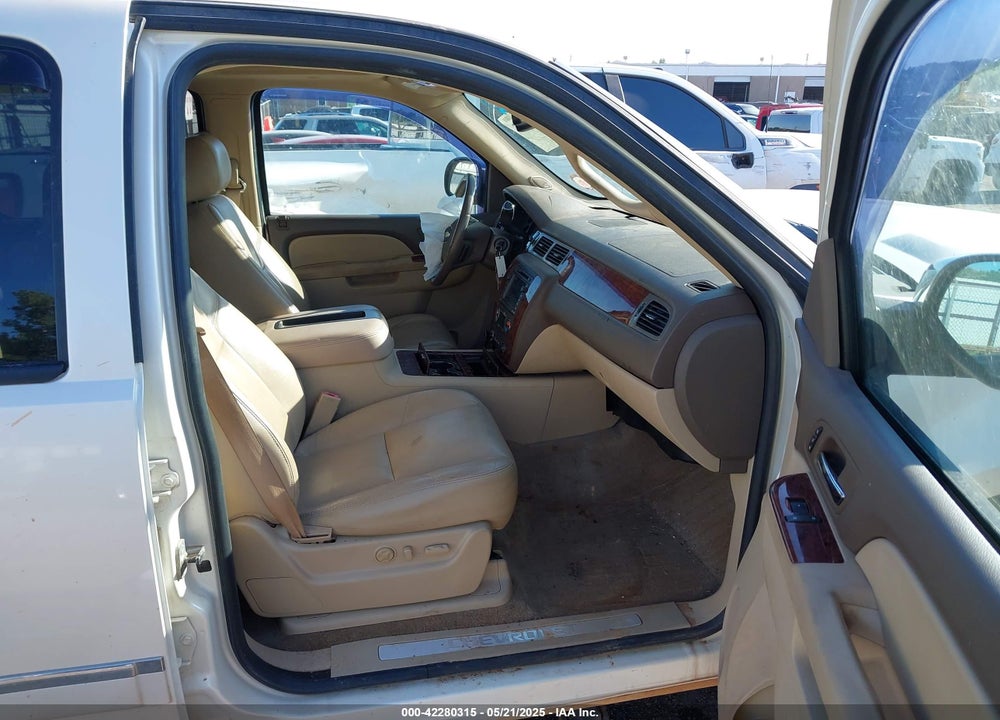 2010 CHEVROLET SUBURBAN 1500 VIN: 1GNUKKE36AR129309