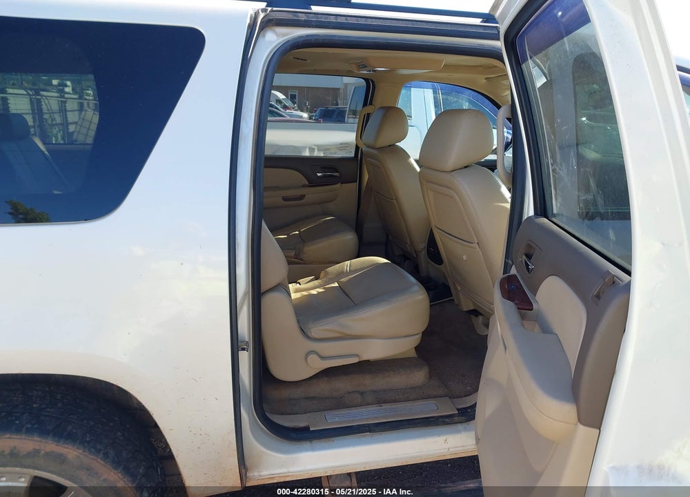 2010 CHEVROLET SUBURBAN 1500 VIN: 1GNUKKE36AR129309
