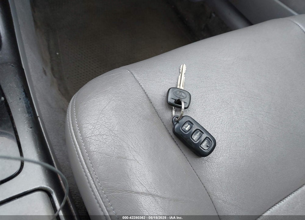 2004 TOYOTA CAMRY VIN: JTDBE32KX40270367