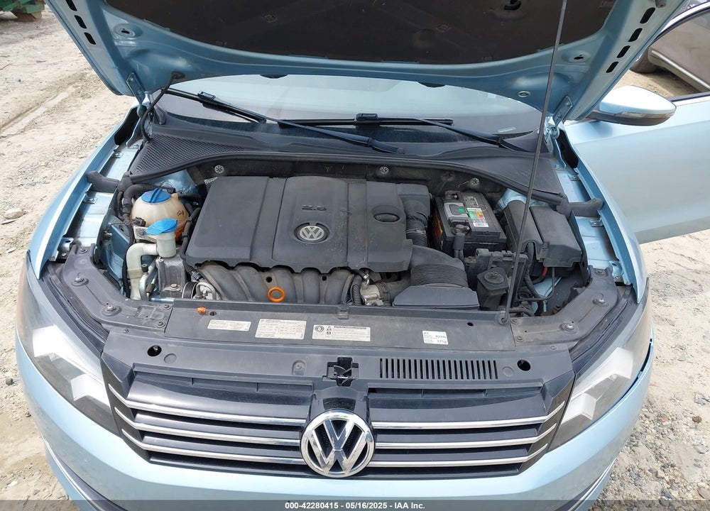 2012 VOLKSWAGEN PASSAT VIN: 1VWBP7A35CC025482