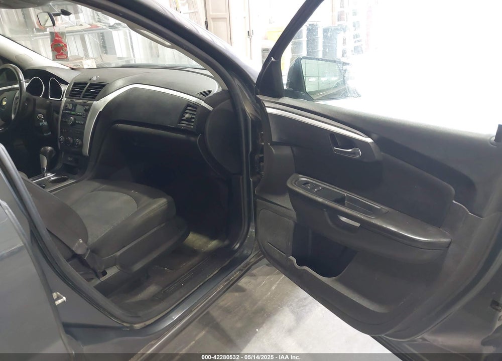 2011 CHEVROLET TRAVERSE VIN: 1GNKVGED4BJ359189