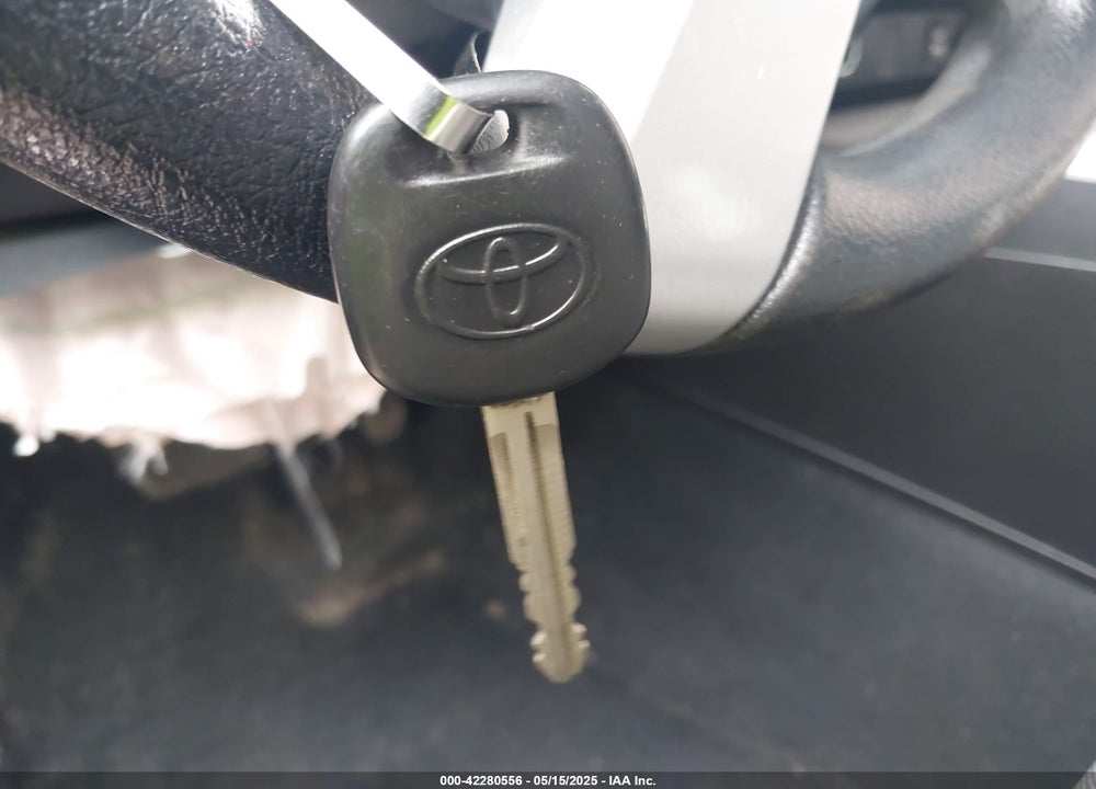 2016 TOYOTA TUNDRA SR5 5.7L V8 VIN: 5TFDW5F13GX522409