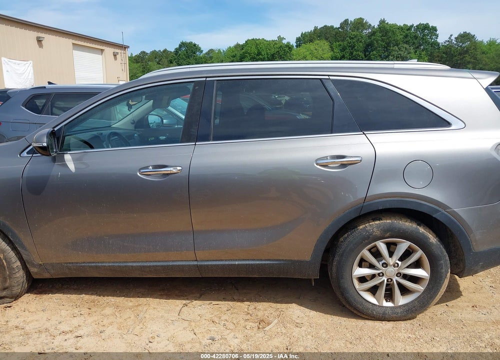 2016 KIA SORENTO VIN: 5XYPG4A38GG005588