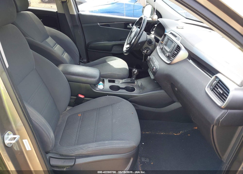 2016 KIA SORENTO VIN: 5XYPG4A38GG005588