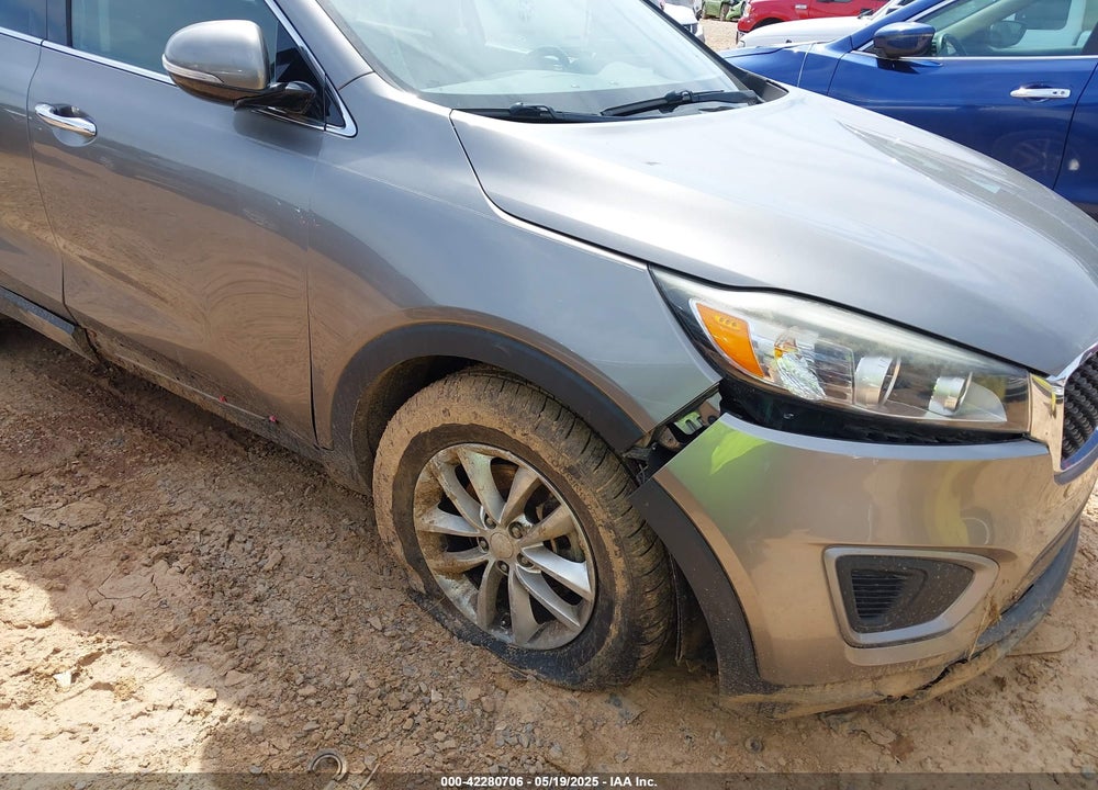 2016 KIA SORENTO VIN: 5XYPG4A38GG005588