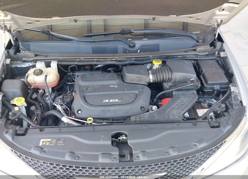 2017 CHRYSLER PACIFICA TOURING L VIN: 2C4RC1BGXHR529987