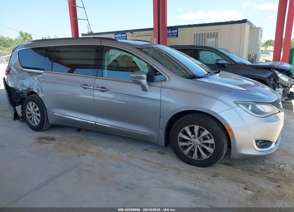 2017 CHRYSLER PACIFICA TOURING L VIN: 2C4RC1BGXHR529987