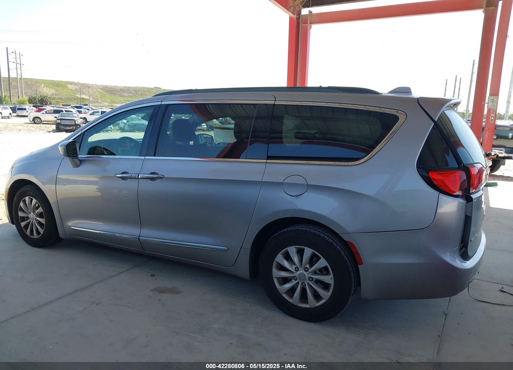 2017 CHRYSLER PACIFICA TOURING L VIN: 2C4RC1BGXHR529987