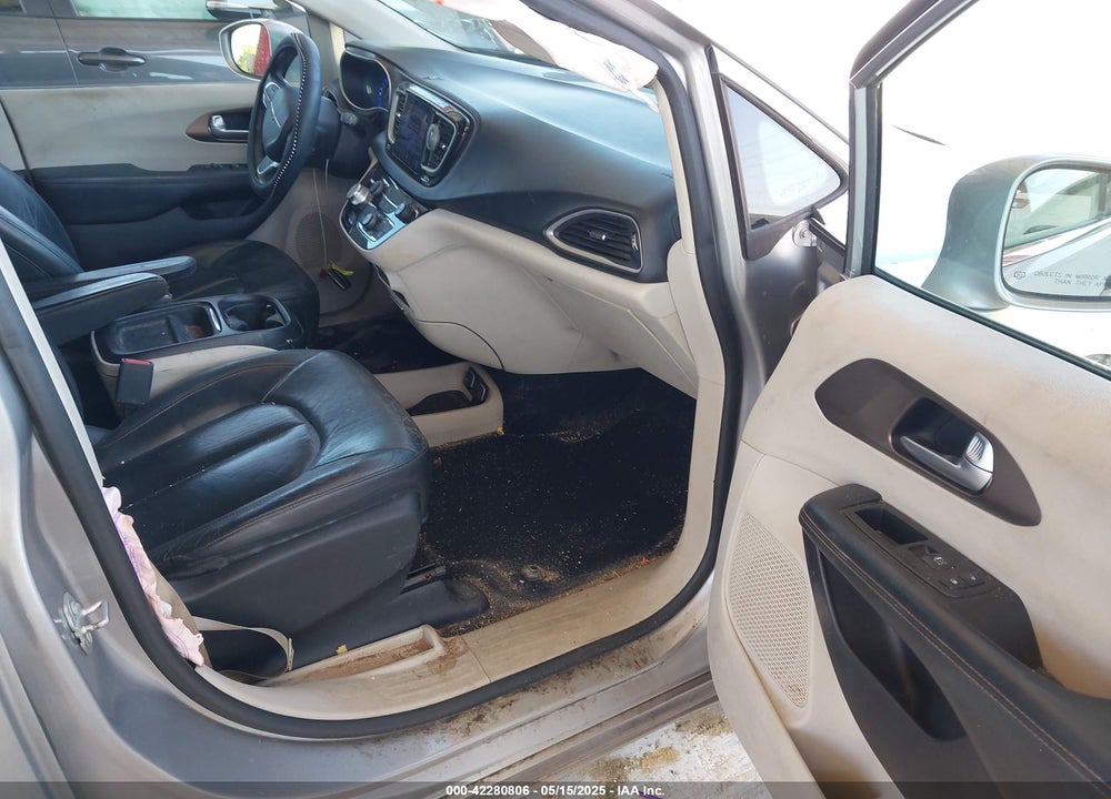 2017 CHRYSLER PACIFICA TOURING L VIN: 2C4RC1BGXHR529987