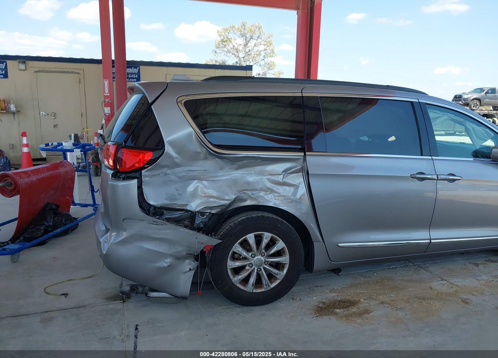2017 CHRYSLER PACIFICA TOURING L VIN: 2C4RC1BGXHR529987