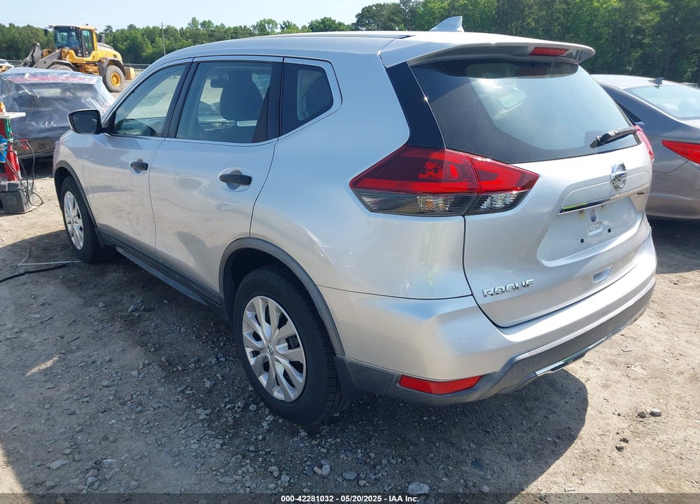 2018 NISSAN ROGUE VIN: KNMAT2MT1JP615550