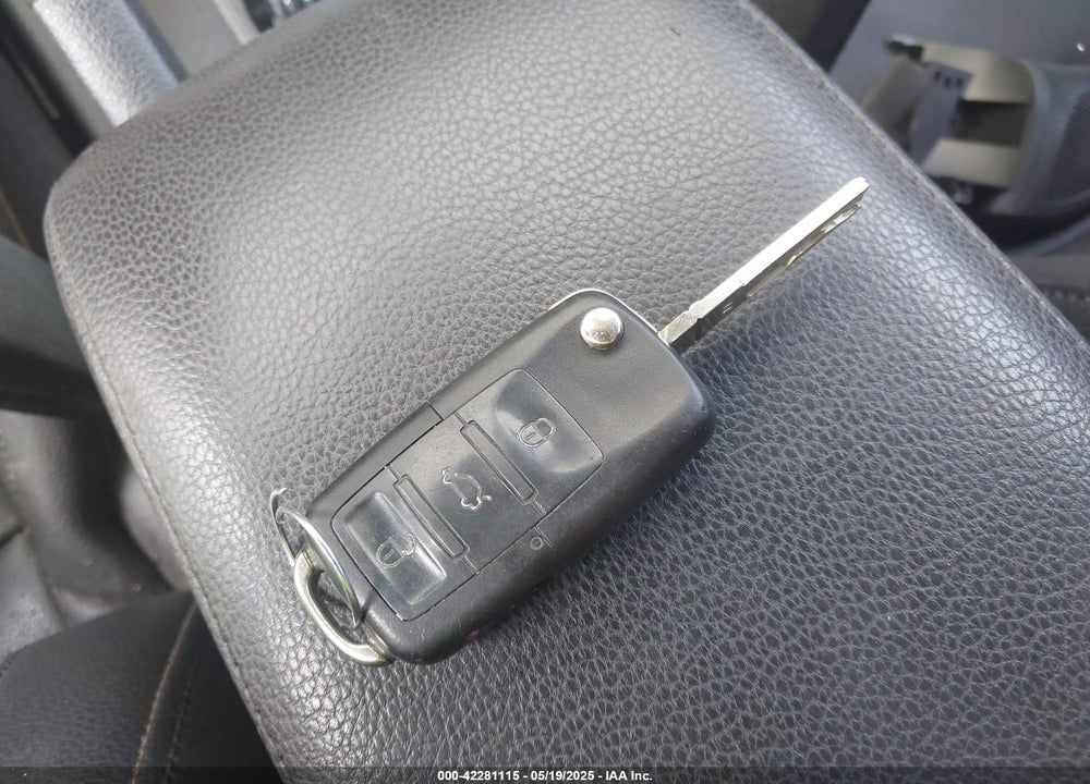2010 VOLKSWAGEN JETTA VIN: 3VWRJ7AJ1AM024548