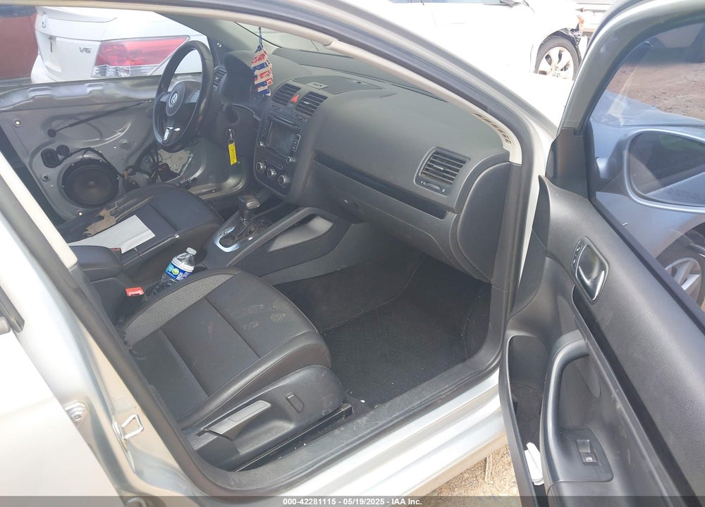 2010 VOLKSWAGEN JETTA VIN: 3VWRJ7AJ1AM024548