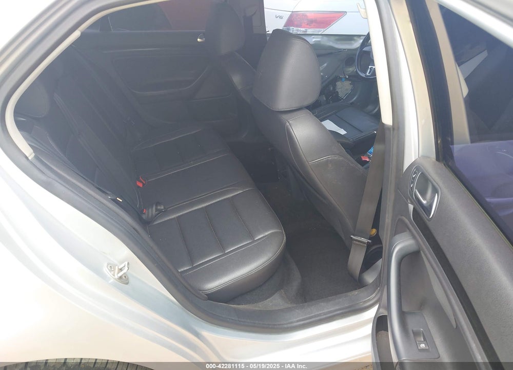 2010 VOLKSWAGEN JETTA VIN: 3VWRJ7AJ1AM024548