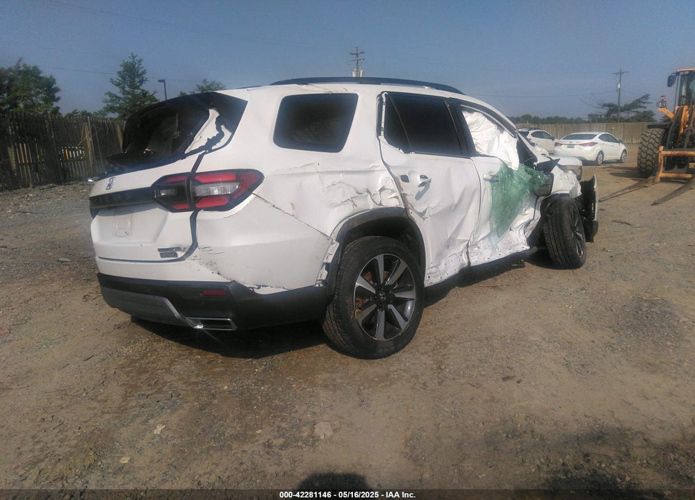 2024 HONDA PILOT TOURING VIN: 5FNYG1H70RB038106