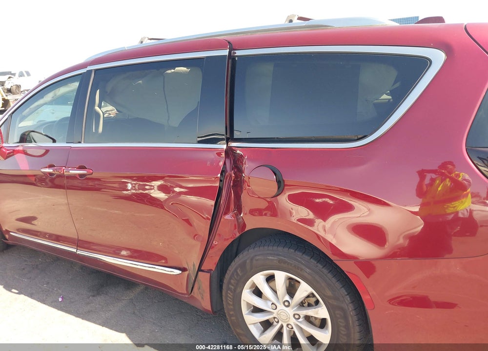 2018 CHRYSLER PACIFICA TOURING L VIN: 2C4RC1BG5JR119605
