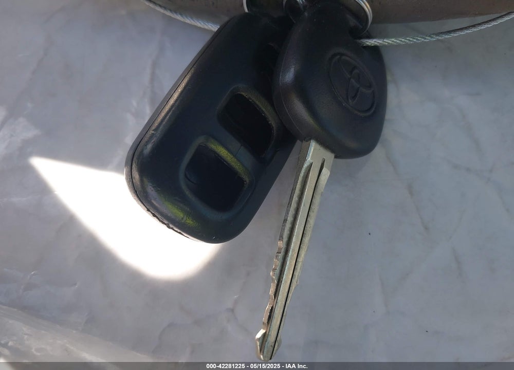 2002 TOYOTA CAMRY LE V6 VIN: 4T1BF32KX2U034414