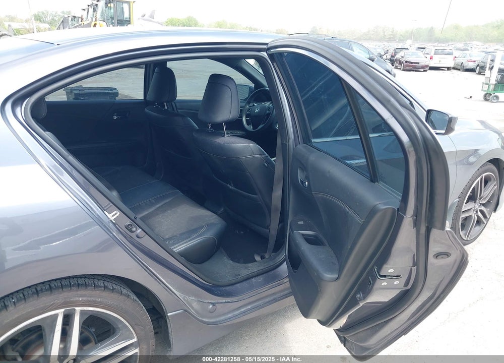 2017 HONDA ACCORD VIN: 1HGCR2F57HA180215