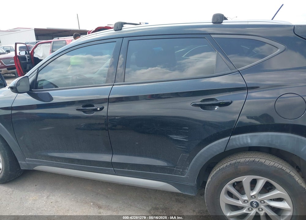 2017 HYUNDAI TUCSON VIN: KM8J33A41HU299397