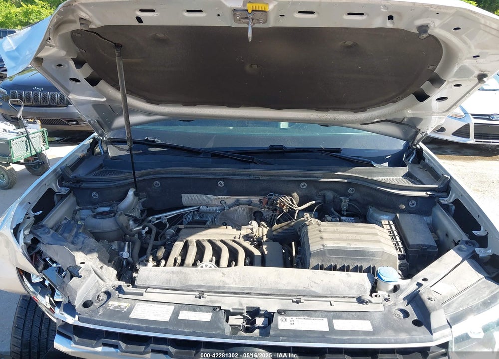 2019 VOLKSWAGEN ATLAS VIN: 1V2UR2CA2KC557449