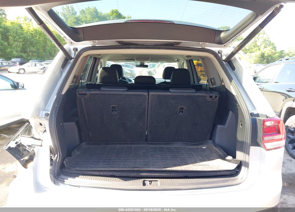 2019 VOLKSWAGEN ATLAS VIN: 1V2UR2CA2KC557449