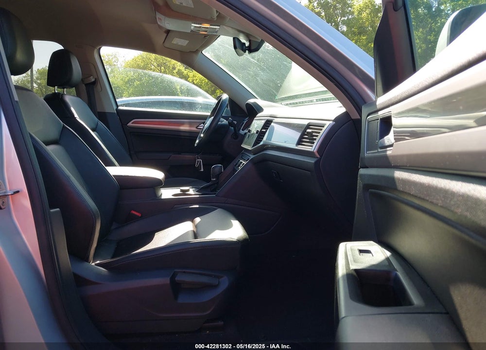 2019 VOLKSWAGEN ATLAS VIN: 1V2UR2CA2KC557449